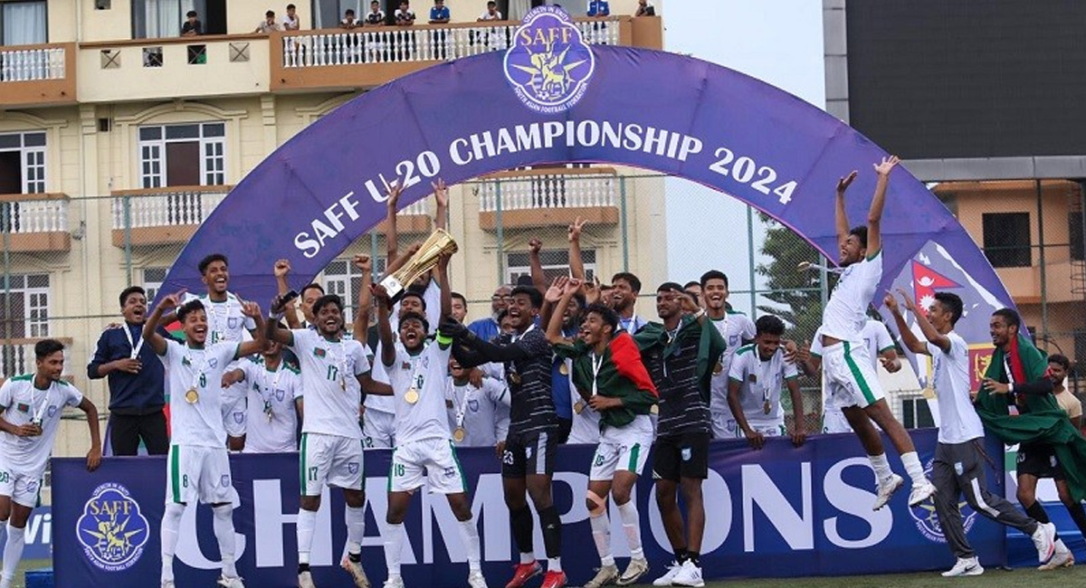 ঢাকায় পৌঁছেছে সাফ চ্যাম্পিয়নরা, সন্ধ্যায় ক্রীড়া উপদেষ্টার সঙ্গে সাক্ষাৎ