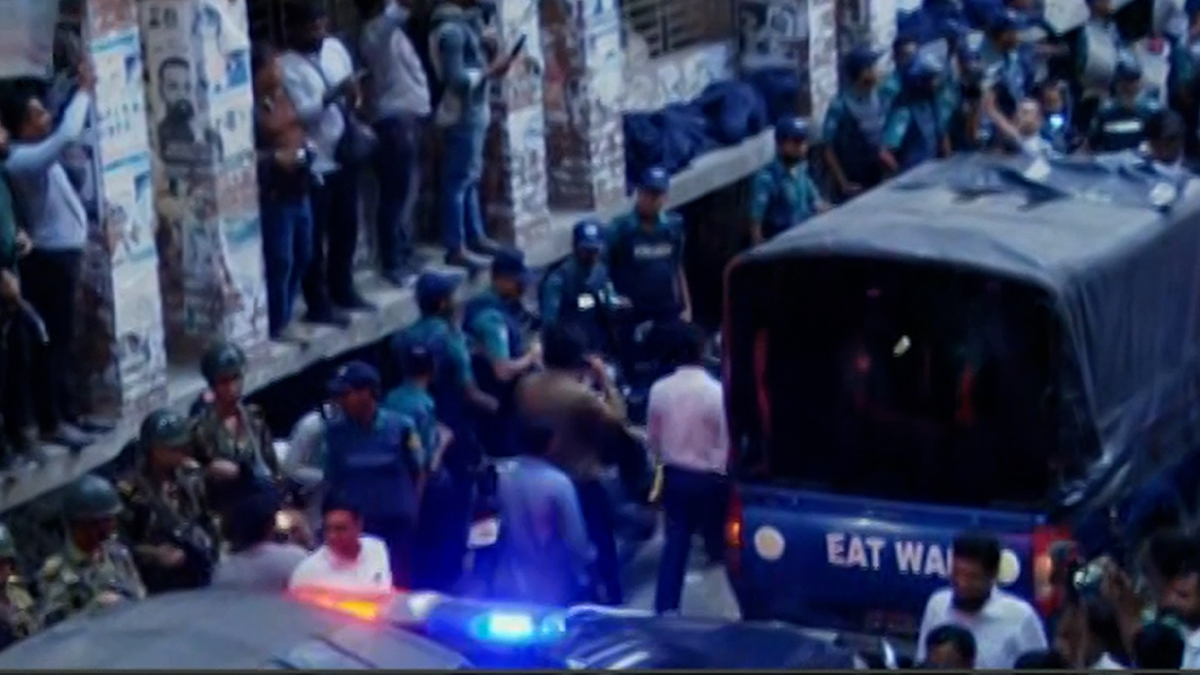 সালমান-আনিসুলকে মারা হলো ডিম