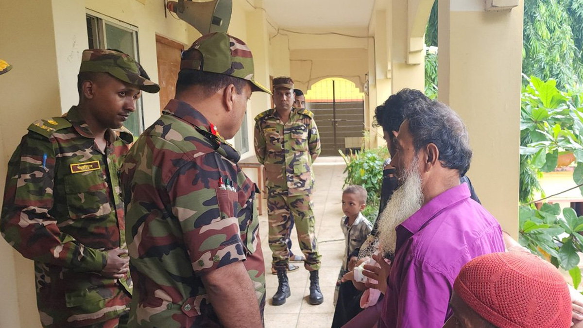 বন্যার্তদের সহায়তায় সেনাবাহিনী