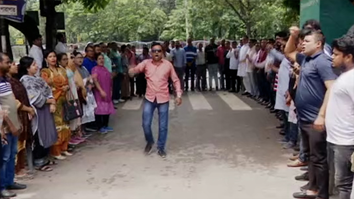 রাজধানীর বিভিন্ন পয়েন্টে সরকারদলীয় নেতাকর্মীদের অবস্থান