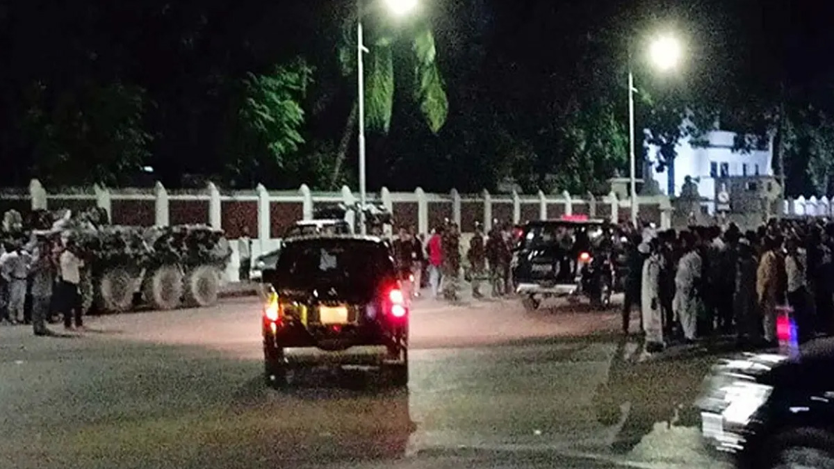 রাষ্ট্রপতি, তিন বাহিনীর প্রধান ও সমন্বয়কদের বৈঠক এখনও চলছে