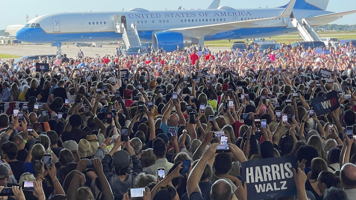 কমলার বিরুদ্ধে এআই প্রযুক্তি দিয়ে বেশি সমর্থক দেখানোর মিথ্যা অভিযোগ ট্রাম্পের