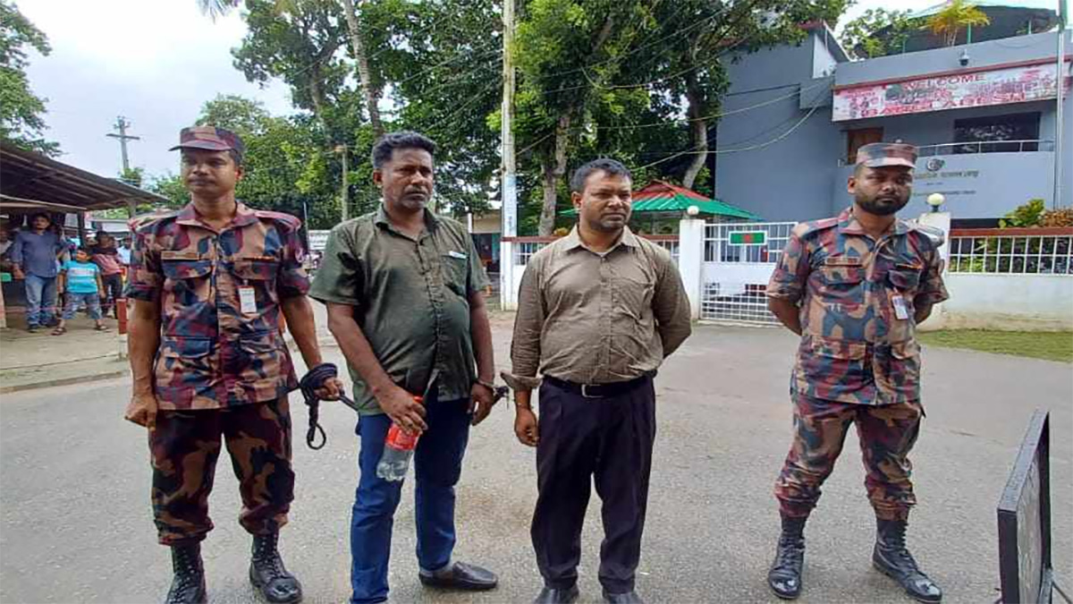 ভারতে পালানোর সময় দর্শনা সীমান্তে আ. লীগের ২ নেতা আটক