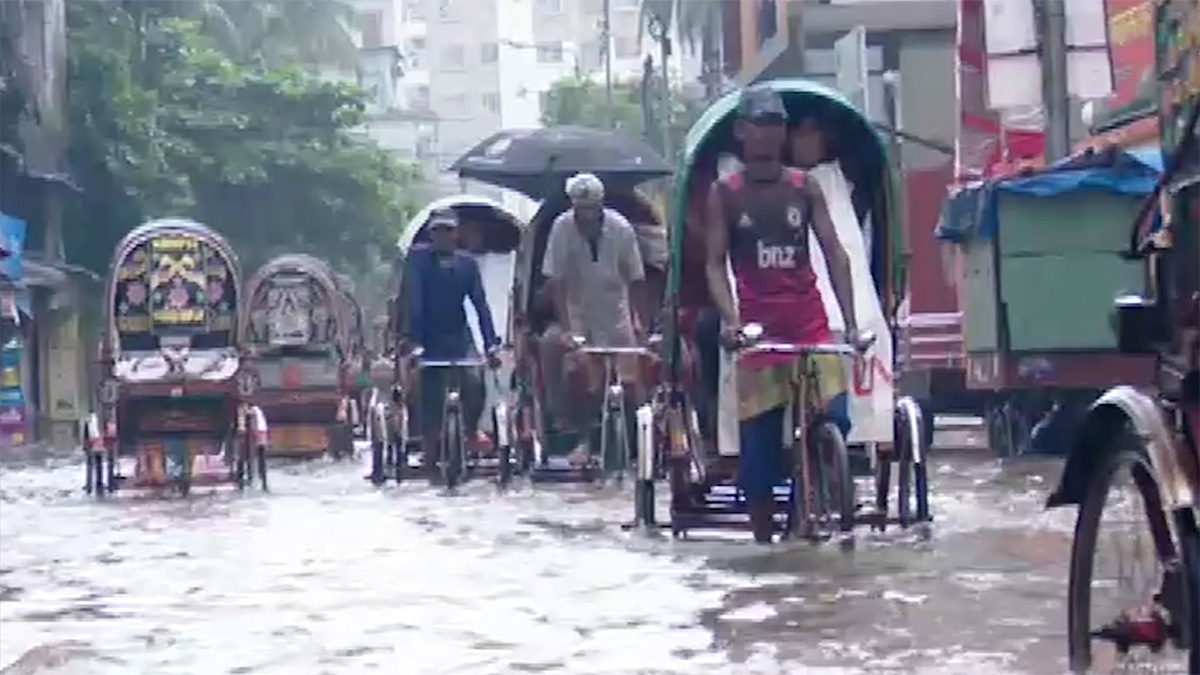 ভারী বৃষ্টিতে চট্টগ্রাম নগরীর নিম্নাঞ্চলে জলাবদ্ধতা, ভোগান্তি চরমে