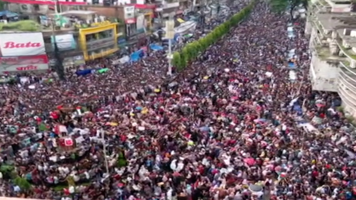 চট্টগ্রামে শিক্ষার্থী-জনতার ঢল