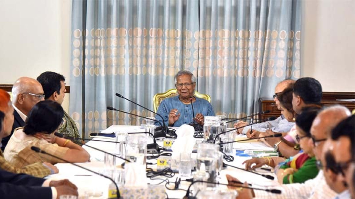 যমুনায় প্লাস্টিকের বোতলের জায়গায় কাঁচের পাত্র ব্যবহার হচ্ছে