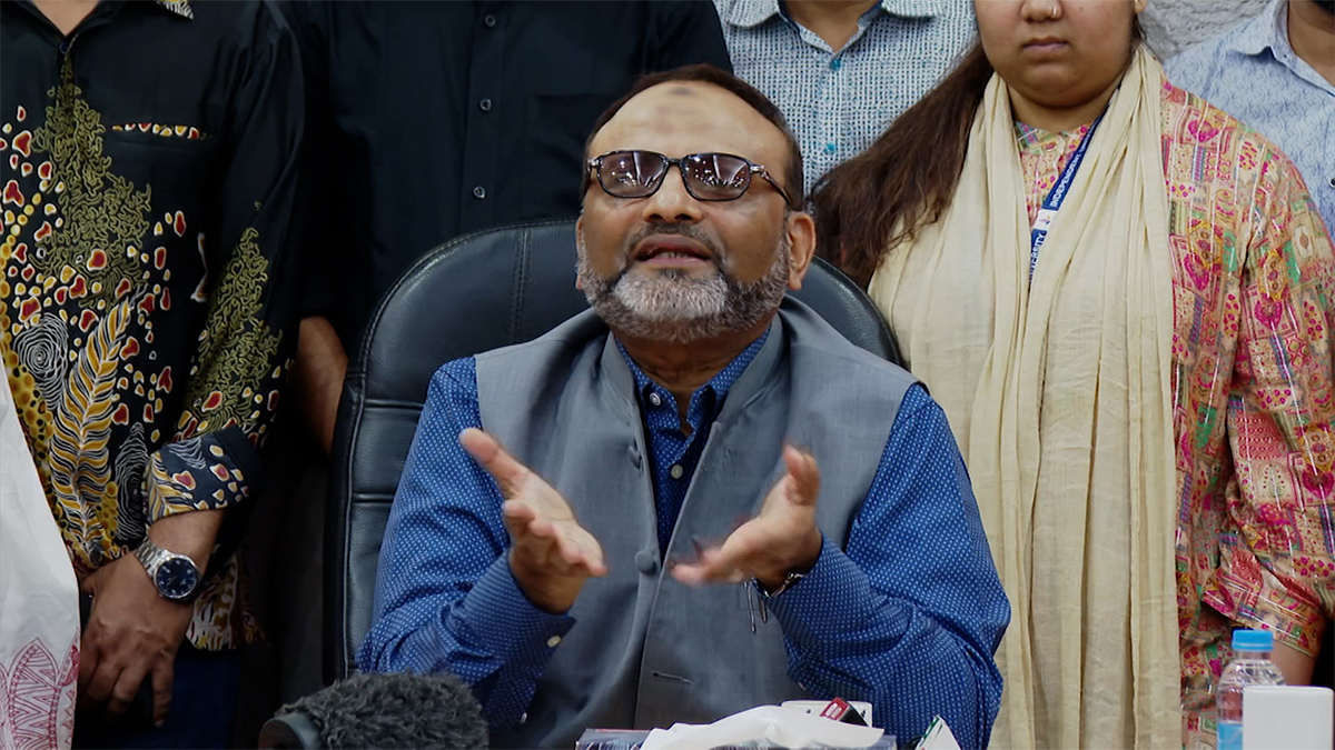 রাজনীতি করার ইচ্ছা নেই: নিজেকে নির্দলীয় দাবি করে ঢাবি উপাচার্য