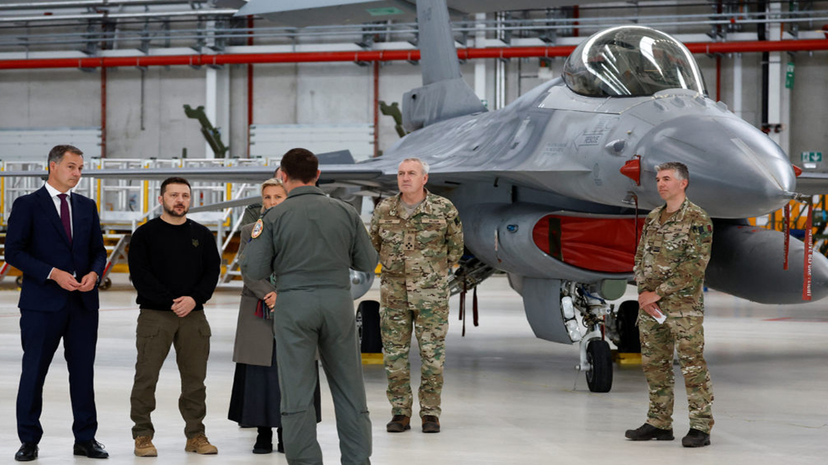 যুক্তরাষ্ট্রের বানানো ‘এফ-১৬’ যুদ্ধবিমান পেল ইউক্রেন