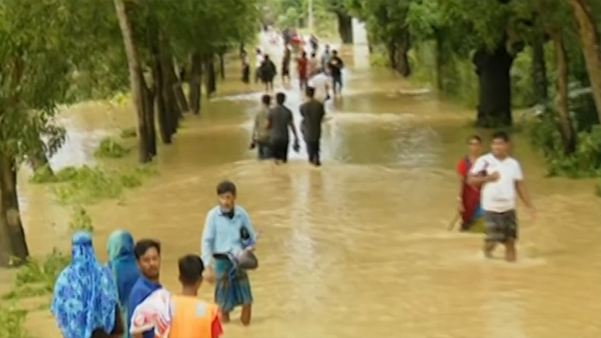 ফেনীতে বন্যা পরিস্থিতি উন্নতির দিকে, ভোগান্তি ও খাদ্য সংকট চরমে