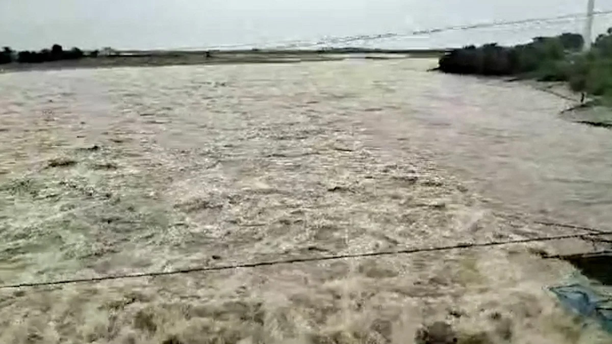 টানা বৃষ্টিতে বন্যা পরিস্থিতির অবনতি, বিদ্যুৎ-বিচ্ছিন্ন ফেনী