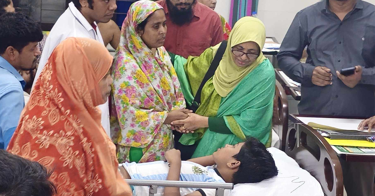 আন্দোলনে আহতদের সর্বোচ্চ চিকিৎসা সেবা দেয়ার কথা বললেন স্বাস্থ্য উপদেষ্টা