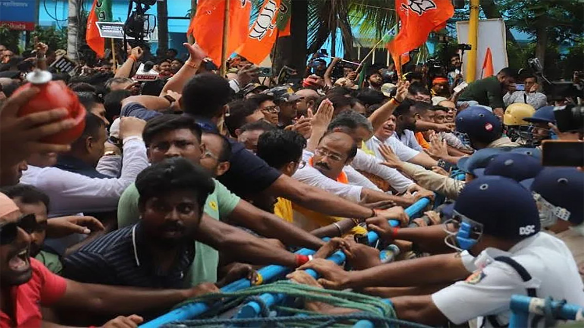 মমতার পদত্যাগের দাবিতে বিজেপির মিছিল, আটক শুভেন্দু