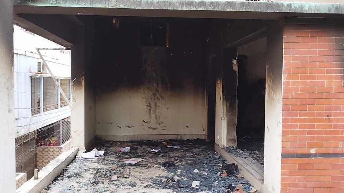 জামালপুরে মির্জা আজমসহ আ.লীগ নেতাদের বাড়িতে হামলা ও লুটপাট