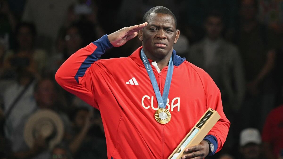 অলিম্পিকে ইতিহাস গড়লেন লোপেজ