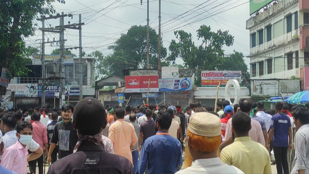 উত্তাল পঞ্চগড়, আওয়ামী লীগ কার্যালয়ে আগুন