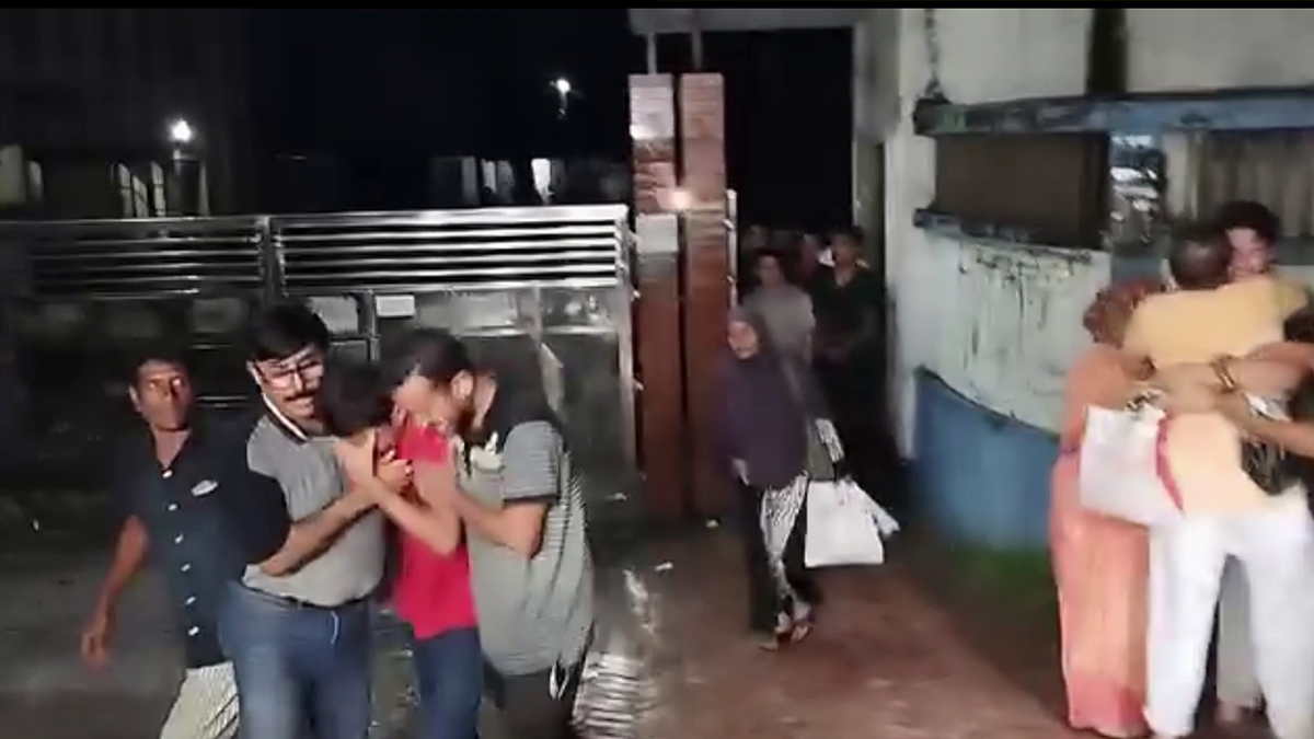 রাতে আদালত বসিয়ে ৮ শিক্ষার্থীর জামিন, অব্যাহতি নিয়ে শঙ্কায় অভিভাবকেরা