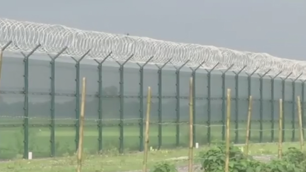 অনুপ্রবেশ ঠেকাতে সীমান্তে ‘স্মার্ট ফেন্স’ বসাচ্ছে ভারত