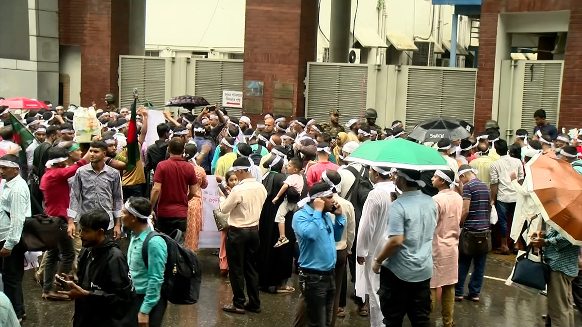 দ্রুত নিয়োগ সুপারিশের দাবিতে শিক্ষকদের বিক্ষোভ