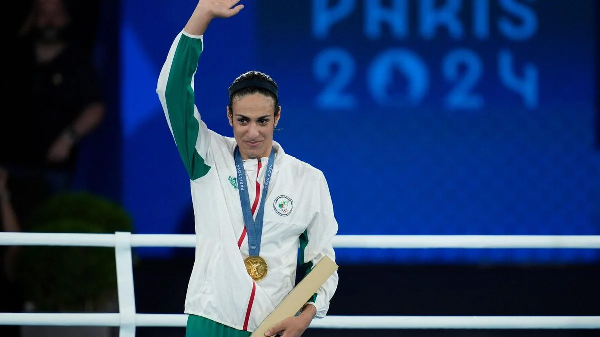 বিতর্কের জবাব স্বর্ণ জিতেই দিলেন ট্রান্সজেন্ডার বক্সার খেলিফ