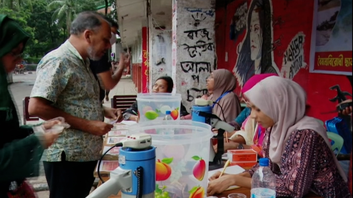 ঢাবির যেসব স্থানে আজও চলছে বন্যার্তদের জন্য গণত্রাণ সংগ্রহ