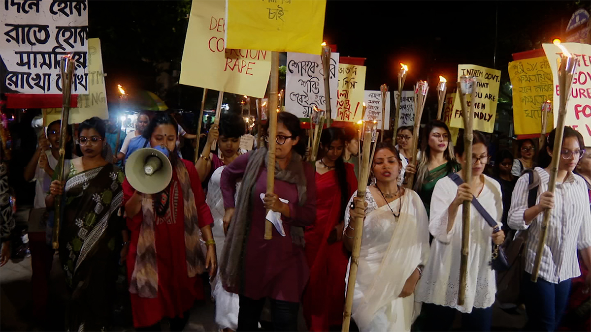 মধ্যরাতে অনুষ্ঠিত নারীদের শেকল ভাঙার পদযাত্রা