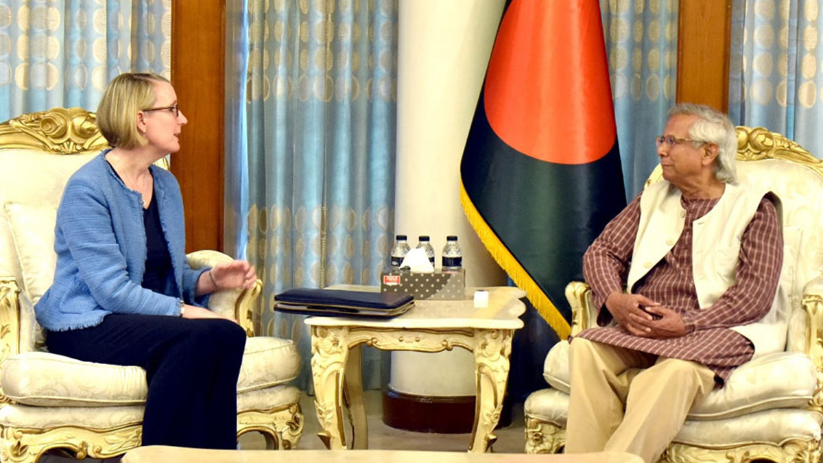 পাচারকৃত অর্থ ফিরিয়ে আনতে ব্রিটেনের সহযোগিতা চেয়েছেন ড. ইউনূস