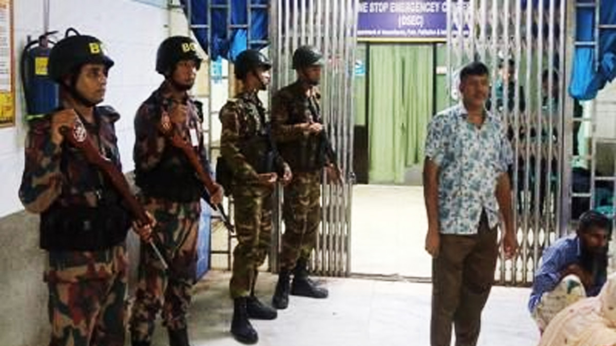সেনাবাহিনী ও বিজিবির নিরাপত্তায় ঢামেকে জরুরি সেবা চালু