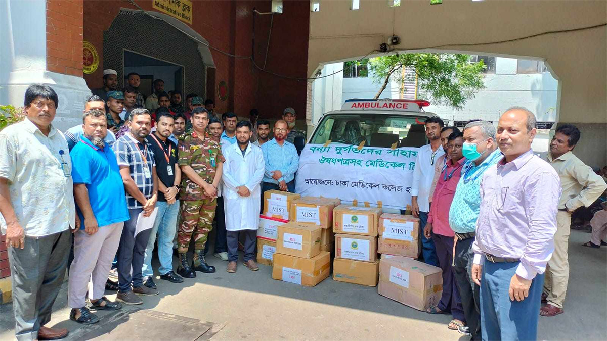 ফেনীতে মেডিকেল টিম পাঠালো ঢামেক