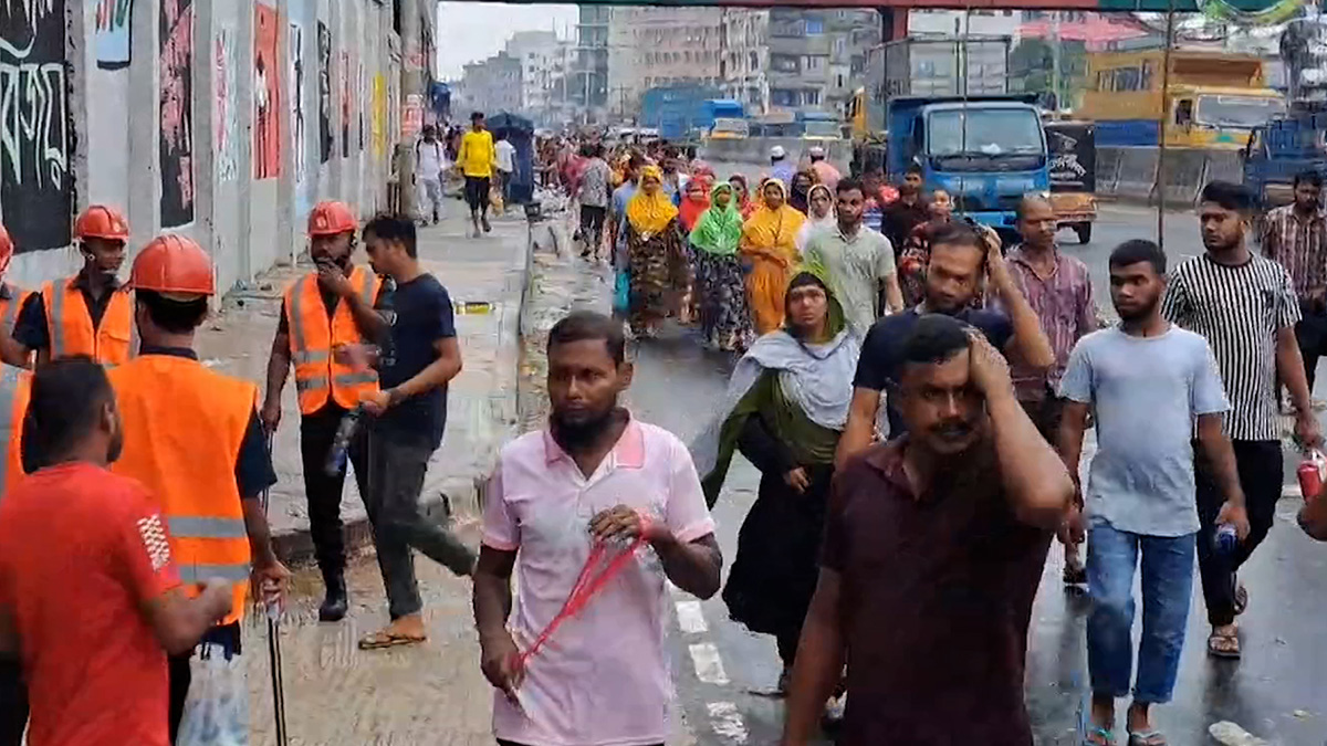 ছুটির দিনেও সচল গাজীপুর ও আশুলিয়ার শিল্পাঞ্চল