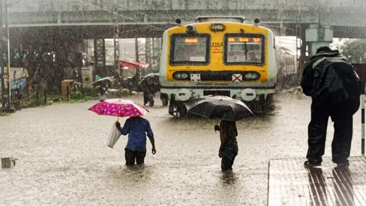 ভারী বৃষ্টিপাতে প্লাবিত মুম্বাই, নিহত ৪
