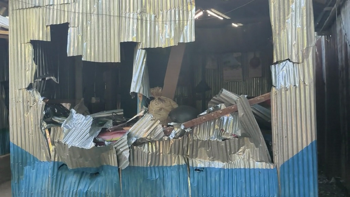 নাটোরের বড়াইগ্রামে বিএনপির দুই গ্রুপের সংঘর্ষ, বাড়িঘর ভাঙচুর