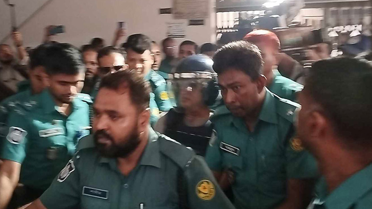 ৫ দিনের রিমান্ডে হাজী সেলিম