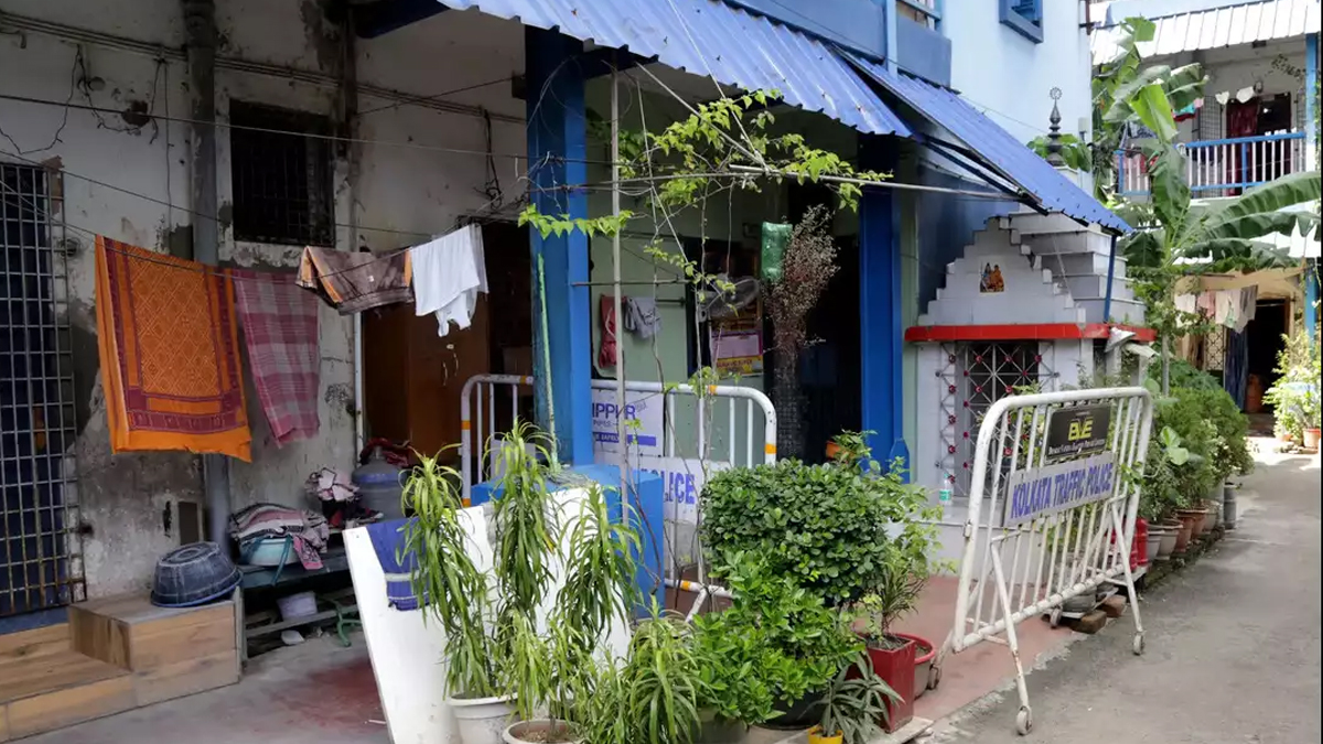 মদের পার্টিতে বন্ধুর বউকে নিয়ে কুমন্তব্য, কুপিয়ে হত্যা