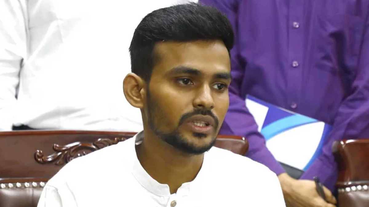 আমাকে দুর্নীতির মহাসাগরে ছেড়ে দেয়া হয়েছে: উপদেষ্টা আসিফ