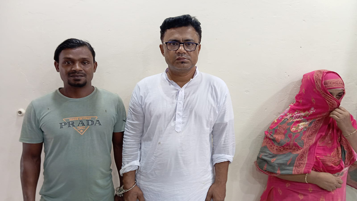 ‘অসামাজিক’ কাজে লিপ্ত স্বেচ্ছাসেবক লীগ নেতাকে পুলিশে দিলো স্ত্রী ও সন্তান