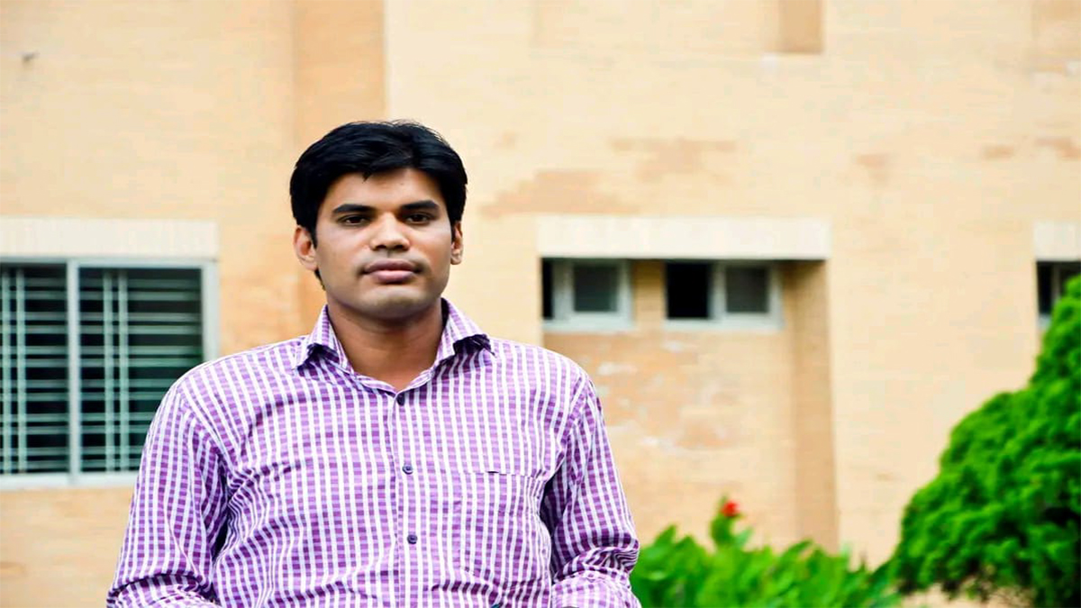 আবেদনের যোগ্যতা না থাকলেও তিনি রোকেয়া বিশ্ববিদ্যালয়ের শিক্ষক!