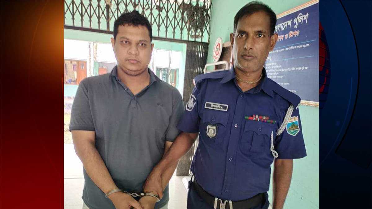 ভারতে পালানোর সময় চট্টগ্রামের ছাত্রলীগ নেতা নওগাঁয় আটক