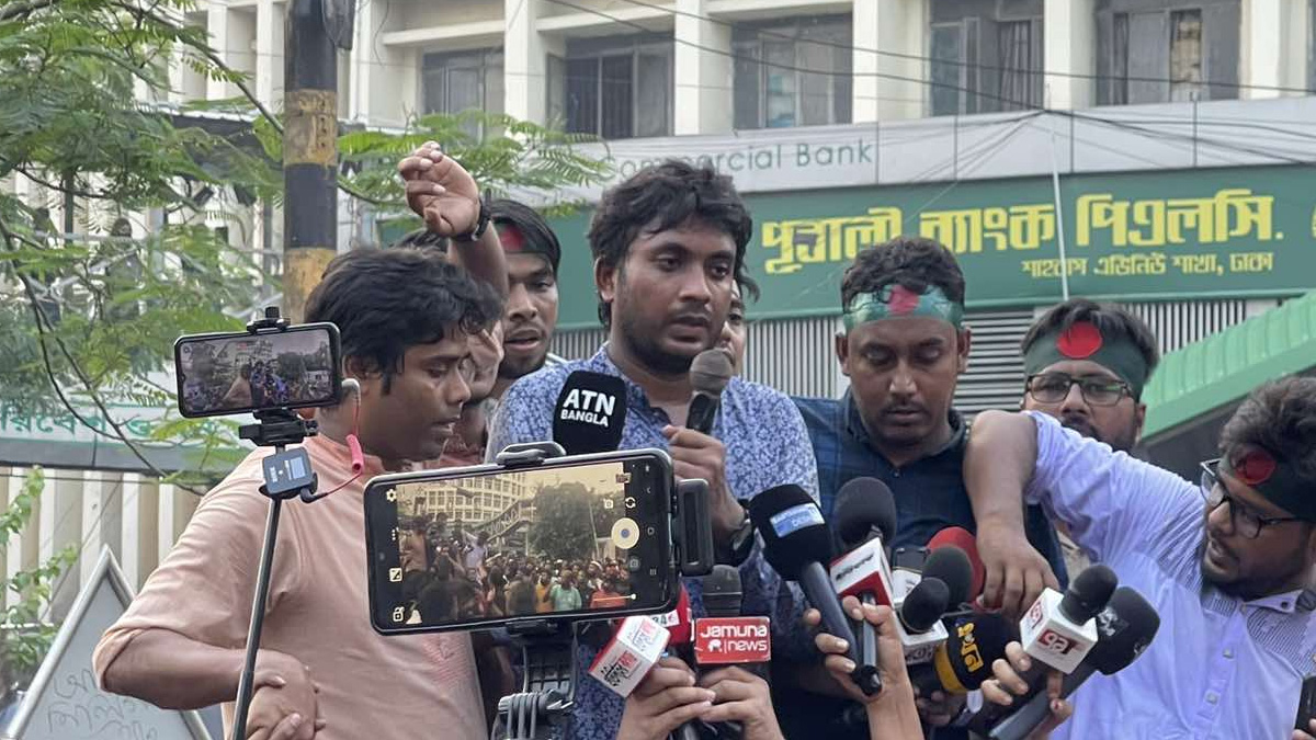 সরকারি প্রতিনিধি দল না আসা পর্যন্ত আন্দোলন চালিয়ে যাওয়ার ঘোষণা চাকরিপ্রত্যাশীদের