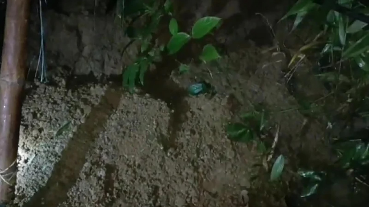 কক্সবাজারে পাহাড় ধসে মা ও দুই মেয়ের মৃত্যু