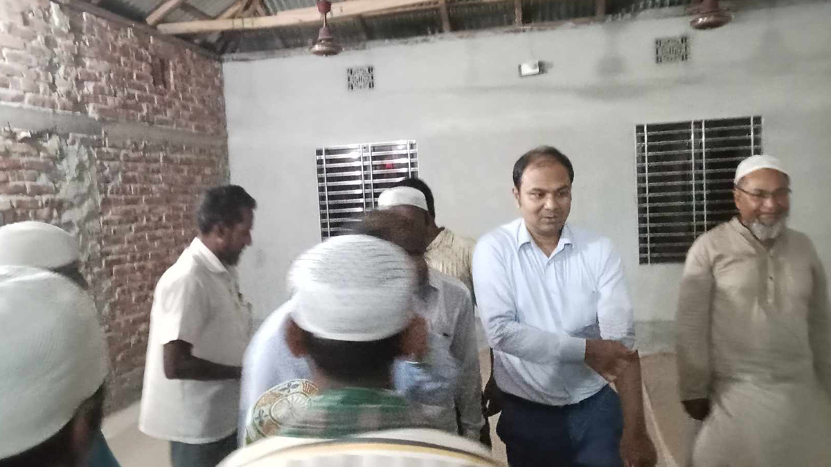 ছাত্র জনতার অভ্যুত্থানে শহীদ দুই পরিবারের সাথে দেখা রংপুরের ডিসি’র