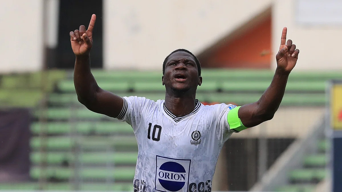 ‘বাংলাদেশের হয়ে খেলা প্রসঙ্গে বাফুফে’কেই এগিয়ে আসতে হবে’