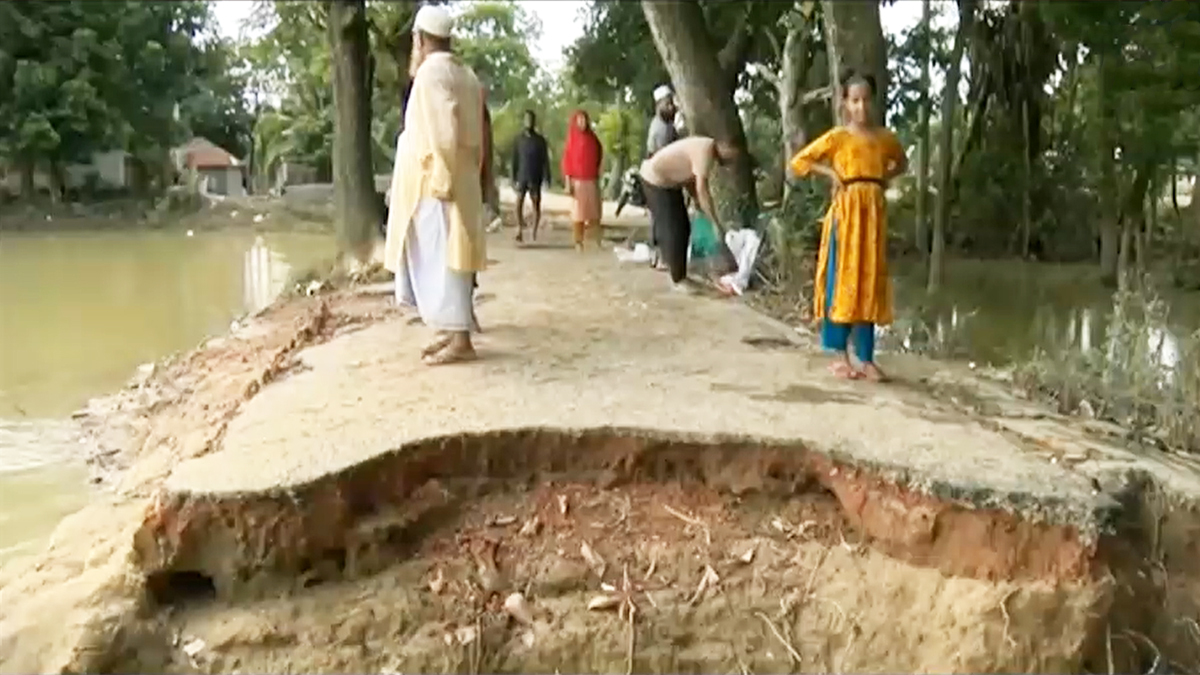 বন্যার পানি নামলেও কমছেই না দুর্ভোগ, ধীরে ধীরে স্পষ্ট হচ্ছে ক্ষতচিহ্ন
