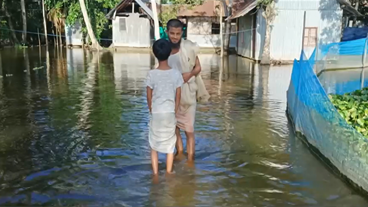 বন্যা কবলিত এলাকায় ভোগান্তির সাথে বেড়েছে রোগবালাই