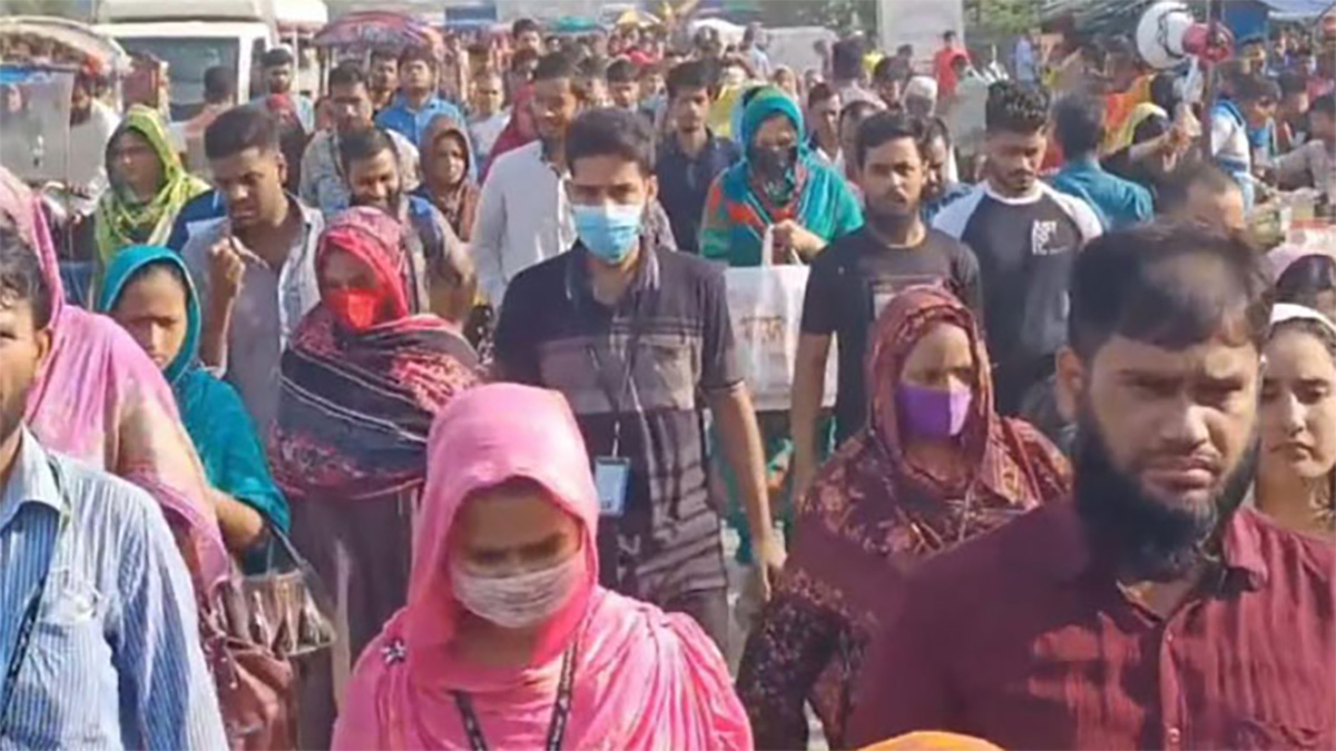 কড়া নিরাপত্তার মধ্যে কাজে যোগ দিলেন পোশাক শ্রমিকরা