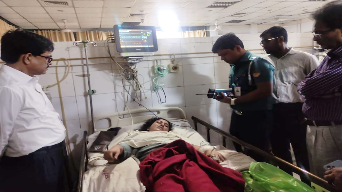 গাজীপুরে দুই নারী ব্যাংক কর্মকর্তাকে কুপিয়ে টাকা ছিনতাই