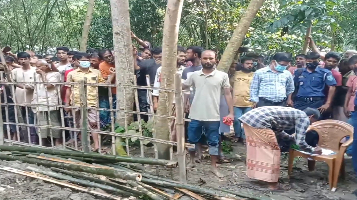 মৃত্যুর ২৫ দিন পর কবর থেকে গৃহবধূর মরদেহ উত্তোলন