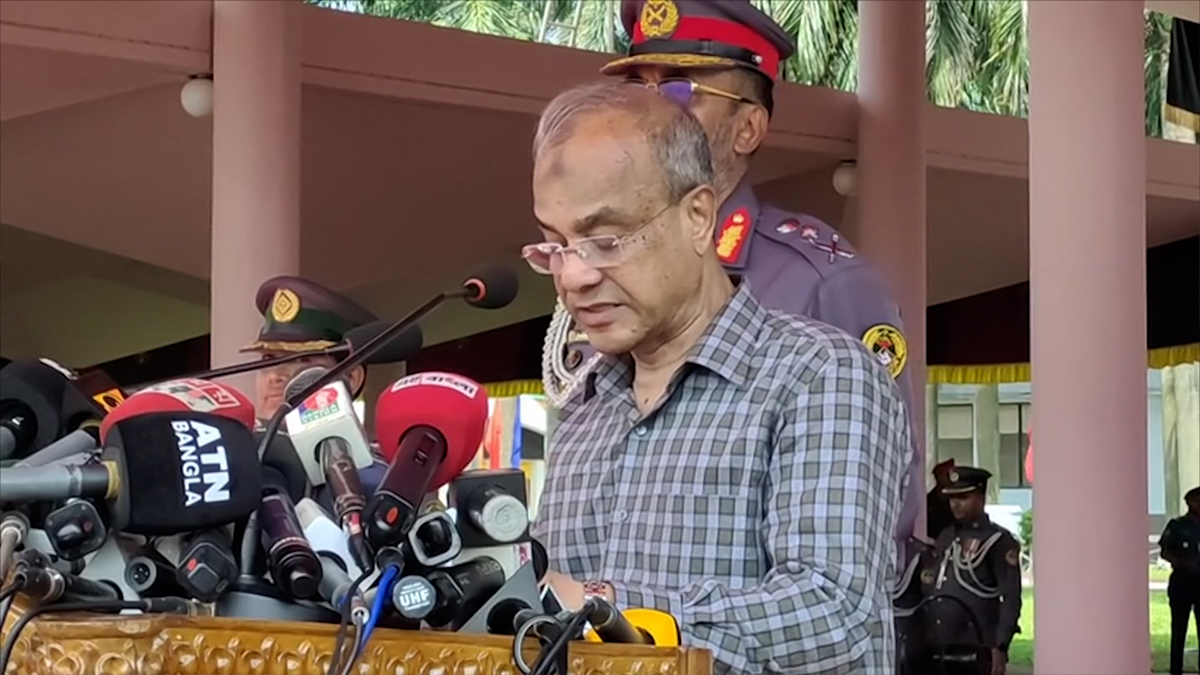 অনুপস্থিত পুলিশ সদস্যদের চাকরিতে যোগদান করতে দেয়া হবে না: স্বরাষ্ট্র উপদেষ্টা