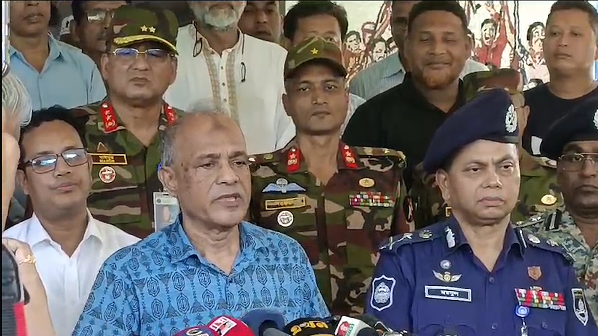 আইনশৃঙ্খলা অবনতির চেষ্টা করলে কোনো ছাড় নয়, হাত ভেঙে দেয়া হবে: স্বরাষ্ট্র উপদেষ্টা