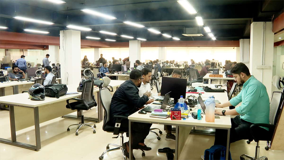 আইসিটি প্রকল্প: আ. লীগ সরকারের আমলে উপেক্ষিত স্থানীয় প্রযুক্তিবিদরা