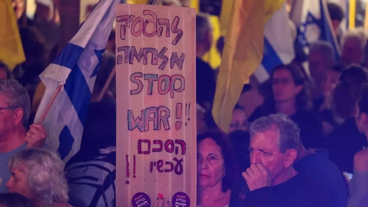 জিম্মিদের মুক্তি ও নেতানিয়াহুর পদত্যাগের দাবিতে উত্তাল ইসরায়েলের রাজপথ